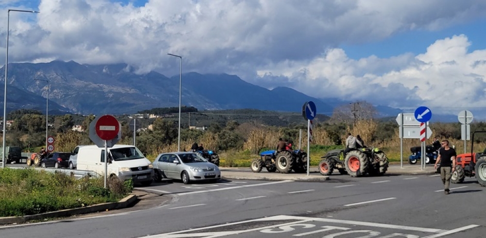 &Omicron;&iota; &alpha;&gamma;&rho;ό&tau;&epsilon;&sigmaf; &laquo;&mu;&alpha;&rho;&sigma;ά&rho;&omicron;&upsilon;&nu;&raquo; &tau;&iota;&sigmaf; &mu;&eta;&chi;&alpha;&nu;έ&sigmaf; &tau;&omega;&nu; &tau;&rho;&alpha;&kappa;&tau;έ&rho; &kappa;&alpha;&iota; &sigma;&tau;&eta; &Lambda;&alpha;&kappa;&omega;&nu;ί&alpha;