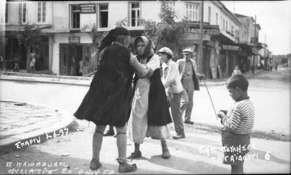 &laquo;&Gamma;&iota;&alpha;&tau;ί &pi;&omicron;ύ&lambda;&eta;&sigma;&epsilon;&sigmaf; &tau;&omicron; &gamma;&alpha;ϊ&delta;&omicron;ύ&rho;&iota;;&raquo; (&Sigma;&pi;ά&rho;&tau;&eta; 1937)