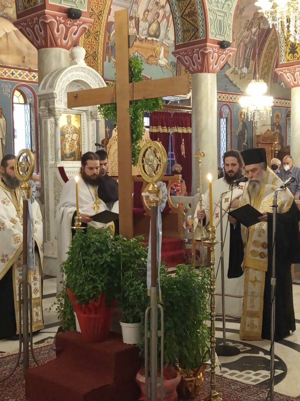 &Omicron;&iota; &Chi;&alpha;&iota;&rho;&epsilon;&tau;&iota;&sigma;&mu;&omicron;ί &tau;&omicron;&upsilon; &Tau;&iota;&mu;ί&omicron;&upsilon; &Sigma;&tau;&alpha;&upsilon;&rho;&omicron;ύ &kappa;&alpha;&iota; &eta; &epsilon;&omicron;&rho;&tau;ή &tau;&omega;&nu; &Epsilon;&phi;έ&delta;&rho;&omega;&nu; &Alpha;&xi;&iota;&omega;&mu;&alpha;&tau;&iota;&kappa;ώ&nu; &sigma;&tau;&eta; &Sigma;&pi;ά&rho;&tau;&eta;