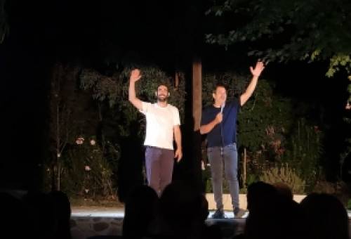 Χάρισαν γέλιο και «μασάζ» ευφορίας οι Μαθιουδάκης-Θεοδωρόπουλος στη Μαγούλα