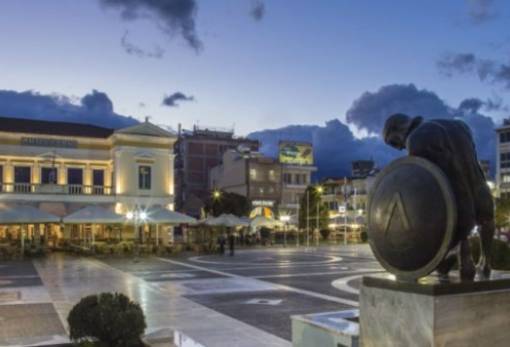 Και τώρα η ύστατη μάχη της «εξέδρας»