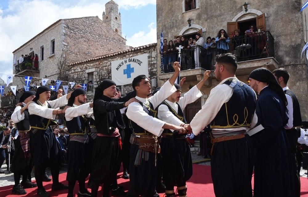 Έ&nu;&delta;&omicron;&xi;&epsilon;&sigmaf; &mu;&nu;ή&mu;&epsilon;&sigmaf; &alpha;&nu;&alpha;&beta;ί&omega;&sigma;&alpha;&nu; &kappa;&alpha;&iota; &phi;έ&tau;&omicron;&sigmaf; &sigma;&tau;&eta; &Mu;ά&nu;&eta;