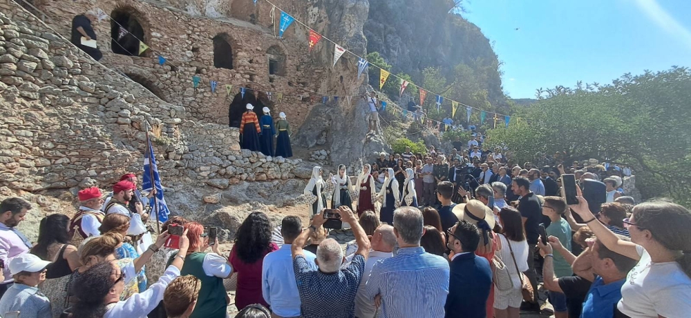 &Alpha;&sigma;ί&gamma;&alpha;&sigma;&tau;&eta; &eta; &phi;&lambda;ό&gamma;&alpha; &tau;&eta;&sigmaf; &mu;&nu;ή&mu;&eta;&sigmaf; &sigma;&tau;&omicron; &Pi;&alpha;&lambda;&alpha;&iota;&omicron;&mu;&omicron;&nu;ά&sigma;&tau;&eta;&rho;&omicron; 200 &chi;&rho;ό&nu;&iota;&alpha; &mu;&epsilon;&tau;ά