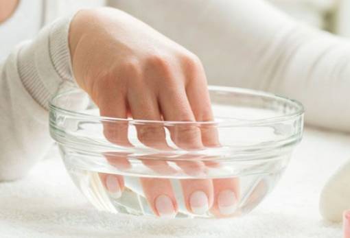 Φτιάξε μόνη σου μια μάσκα για σπασμένα και αδύναμα νύχια