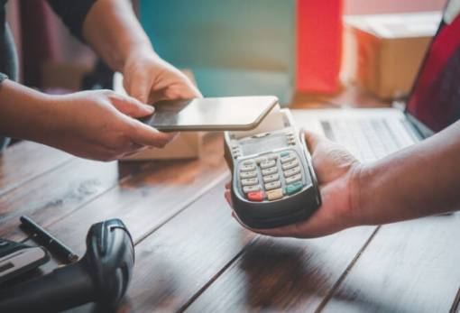 Ηλεκτρονικές αποδείξεις: Ποιες μετράνε διπλά για την έκπτωση φόρου το 2026