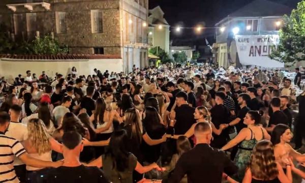 &Tau;&alpha; &pi;&alpha;&nu;&eta;&gamma;ύ&rho;&iota;&alpha;... &delta;ί&nu;&omicron;&upsilon;&nu; &rho;&upsilon;&theta;&mu;ό &alpha;&upsilon;&tau;ό &tau;&omicron; &kappa;&alpha;&lambda;&omicron;&kappa;&alpha;ί&rho;&iota; &sigma;&tau;&eta; &Lambda;&alpha;&kappa;&omega;&nu;ί&alpha;