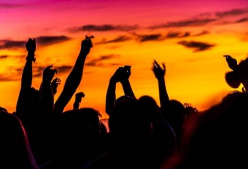 Καλοκαιρινό πάρτι σε παραλία της Μονεμβασιάς