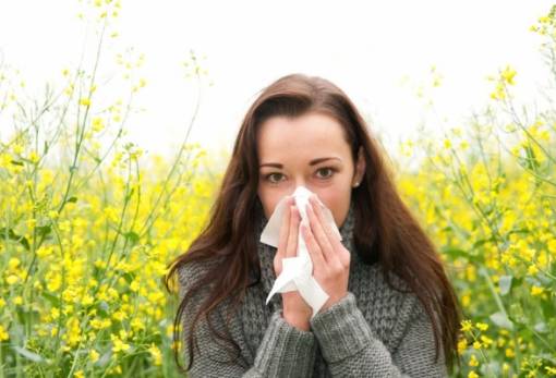 Εαρινές αλλεργίες: Οι ομοιότητες και οι διαφορές με τον κορωνοϊό