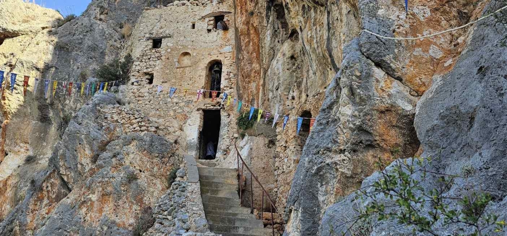 15 &Sigma;&epsilon;&pi;&tau;&epsilon;&mu;&beta;&rho;ί&omicron;&upsilon; 1825: &Tau;&omicron; &Omicron;&lambda;&omicron;&kappa;&alpha;ύ&tau;&omega;&mu;&alpha; &tau;&omicron;&upsilon; &Pi;&alpha;&lambda;&alpha;&iota;&omicron;&mu;&omicron;&nu;ά&sigma;&tau;&eta;&rho;&omicron;&upsilon; &Beta;&rho;&omicron;&nu;&tau;&alpha;&mu;ά