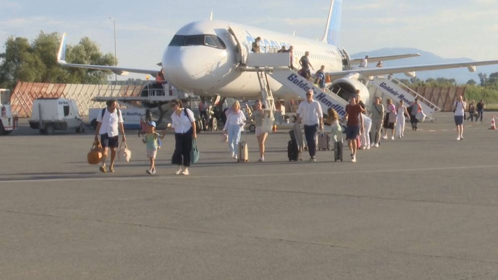 &Alpha;&pi;&omicron;&gamma;&epsilon;ί&omega;&sigma;&eta; &alpha;&phi;ί&xi;&epsilon;&omega;&nu; &sigma;&tau;&omicron; &Alpha;&epsilon;&rho;&omicron;&delta;&rho;ό&mu;&iota;&omicron; &Kappa;&alpha;&lambda;&alpha;&mu;ά&tau;&alpha;&sigmaf; &kappa;&alpha;&iota; &theta;&epsilon;&tau;&iota;&kappa;έ&sigmaf; &mu;&epsilon;&tau;&rho;ή&sigma;&epsilon;&iota;&sigmaf; &gamma;&iota;&alpha; &tau;&omicron; &lsquo;25