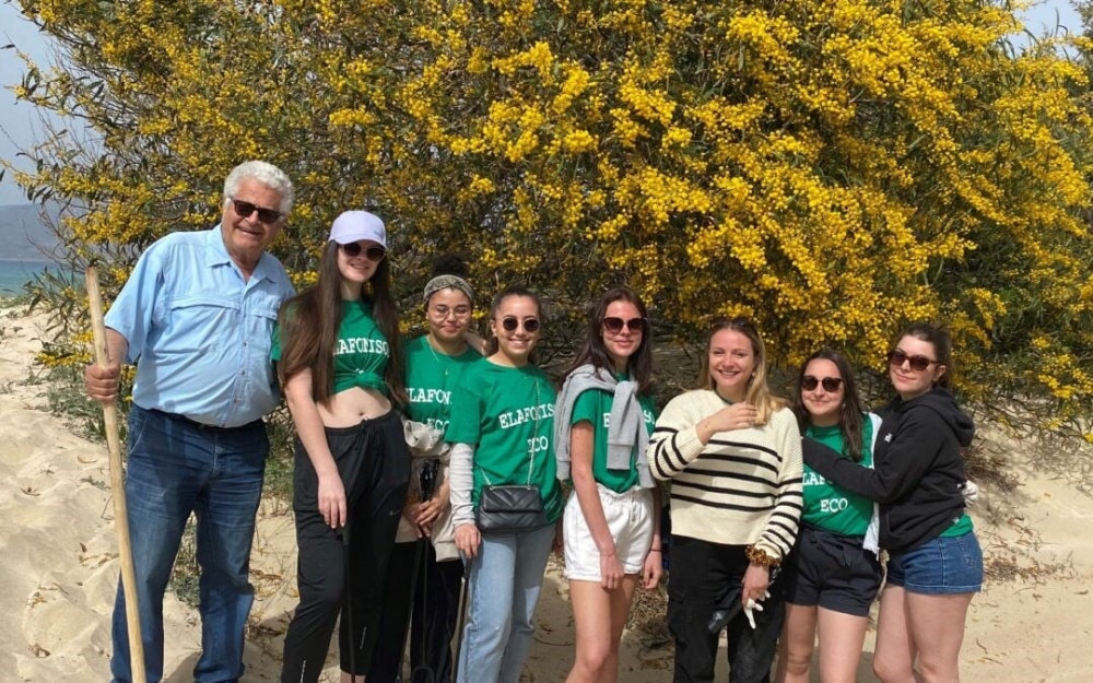 &Phi;&omicron;&iota;&tau;&eta;&tau;έ&sigmaf; &alpha;&pi;ό &Gamma;&alpha;&lambda;&lambda;ί&alpha; ά&phi;&eta;&sigma;&alpha;&nu; &omicron;&iota;&kappa;&omicron;&lambda;&omicron;&gamma;&iota;&kappa;ό &laquo;&alpha;&pi;&omicron;&tau;ύ&pi;&omega;&mu;&alpha;&raquo; &sigma;&tau;&eta;&nu; &Epsilon;&lambda;&alpha;&phi;ό&nu;&eta;&sigma;&omicron; (VIDEO)