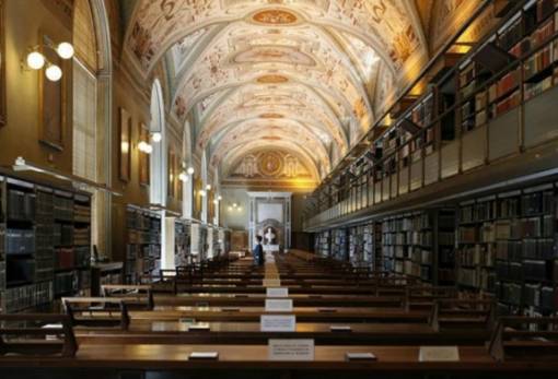 Κάντε ένα διαδικτυακό περίπατο στη μοναδική Βιβλιοθήκη του Βατικανού