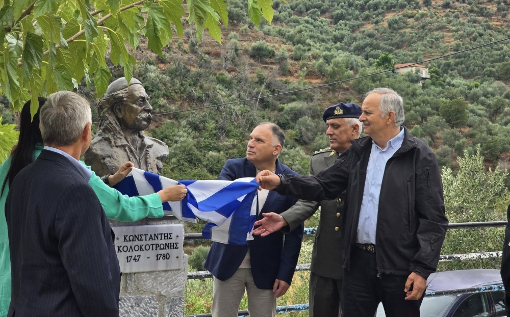 &Omicron; &Kappa;&omega;&nu;&sigma;&tau;&alpha;&nu;&tau;ή&sigmaf; &Kappa;&omicron;&lambda;&omicron;&kappa;&omicron;&tau;&rho;ώ&nu;&eta;&sigmaf; &sigma;&mu;&iota;&lambda;&epsilon;ύ&tau;&eta;&kappa;&epsilon; &sigma;&tau;&eta;&nu; &alpha;&iota;&omega;&nu;&iota;ό&tau;&eta;&tau;&alpha; &sigma;&tau;&eta; &Mu;ά&nu;&eta;