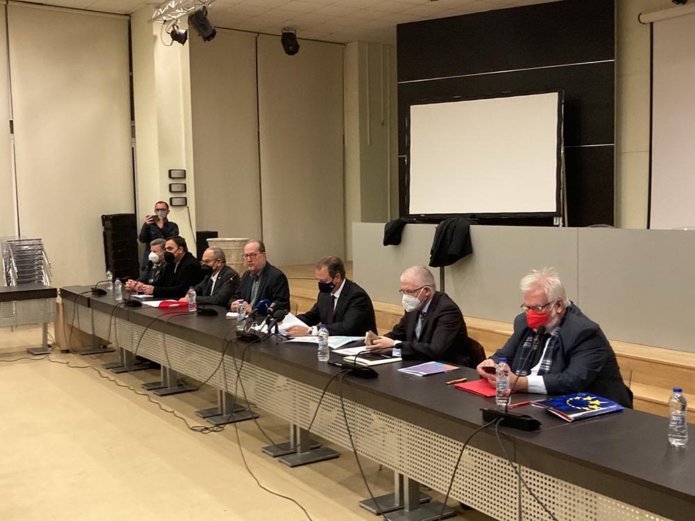 &Omicron; &Upsilon;&pi;&Alpha;&Alpha;&Tau; &Sigma;&pi;ή&lambda;&iota;&omicron;&sigmaf; &Lambda;&iota;&beta;&alpha;&nu;ό&sigmaf; &sigma;&tau;&eta; &Lambda;&alpha;&kappa;&omega;&nu;ί&alpha;: &laquo;&Gamma;&rho;ή&gamma;&omicron;&rho;&alpha; &kappa;&alpha;&iota; &delta;ί&kappa;&alpha;&iota;&alpha; &omicron;&iota; &alpha;&pi;&omicron;&zeta;&eta;&mu;&iota;ώ&sigma;&epsilon;&iota;&sigmaf;&raquo;