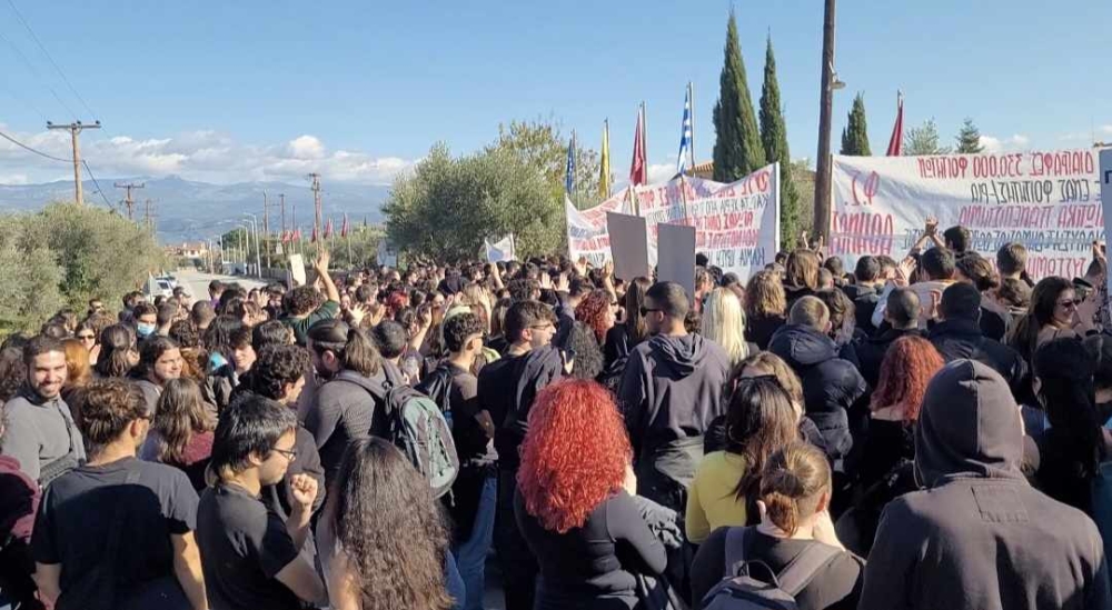 &Phi;&omicron;&iota;&tau;&eta;&tau;&iota;&kappa;ή &delta;&iota;&alpha;&mu;&alpha;&rho;&tau;&upsilon;&rho;ί&alpha; &sigma;&tau;&eta; &Sigma;ύ&nu;&omicron;&delta;&omicron; &tau;&omega;&nu; &Pi;&rho;&upsilon;&tau;ά&nu;&epsilon;&omega;&nu; &sigma;&tau;&omicron;&nu; &Mu;&upsilon;&sigma;&tau;&rho;ά (&Phi;&Omega;&Tau;&Omicron;-VIDEO)