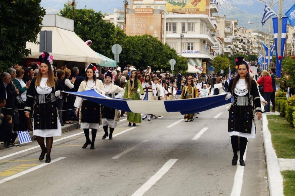 &Eta; &Lambda;&alpha;&kappa;&omega;&nu;ί&alpha; &delta;&omicron;&xi;ά&zeta;&epsilon;&iota; &kappa;&alpha;&iota; &phi;έ&tau;&omicron;&sigmaf; &tau;&omicron; &theta;&rho;&upsilon;&lambda;&iota;&kappa;ό &laquo;&Omicron;&Chi;&Iota;&raquo; &tau;&omicron;&upsilon; '40: &Tau;&omicron; &pi;&rho;ό&gamma;&rho;&alpha;&mu;&mu;&alpha; &epsilon;&kappa;&delta;&eta;&lambda;ώ&sigma;&epsilon;&omega;&nu; &sigma;&epsilon; &pi;ό&lambda;&epsilon;&iota;&sigmaf; &kappa;&alpha;&iota; &chi;&omega;&rho;&iota;ά