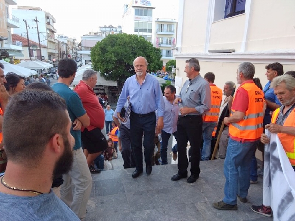 &Alpha;&pi;&omicron;&kappa;&lambda;&epsilon;ί&omicron;&upsilon;&nu; &tau;&omicron; &alpha;&mu;&alpha;&xi;&omicron;&sigma;&tau;ά&sigma;&iota;&omicron; &tau;&omicron;&upsilon; &Delta;. &Sigma;&pi;ά&rho;&tau;&eta;&sigmaf; &omicron;&iota; &sigma;&upsilon;&mu;&beta;&alpha;&sigma;&iota;&omicron;ύ&chi;&omicron;&iota; &kappa;&alpha;&theta;&alpha;&rho;&iota;ό&tau;&eta;&tau;&alpha;&sigmaf;