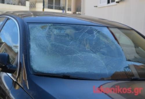 Αυτοκίνητο παρέσυρε μηχανάκι στη Σπάρτη (ΦΩΤΟ)