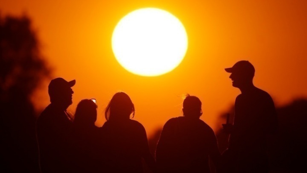 H &Epsilon;&lambda;&lambda;ά&delta;&alpha; έ&zeta;&eta;&sigma;&epsilon; &pi;έ&rho;&upsilon;&sigma;&iota; έ&nu;&alpha;&nu; &epsilon;&pi;&iota;&pi;&lambda;έ&omicron;&nu; &mu;ή&nu;&alpha; &kappa;&alpha;ύ&sigma;&omega;&nu;&alpha; &lambda;ό&gamma;&omega; &kappa;&lambda;&iota;&mu;&alpha;&tau;&iota;&kappa;ή&sigmaf; &alpha;&lambda;&lambda;&alpha;&gamma;ή&sigmaf;