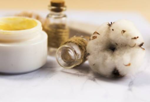 Κηραλοιφές & θεραπευτικά στο V.Lab Βαμβακούς