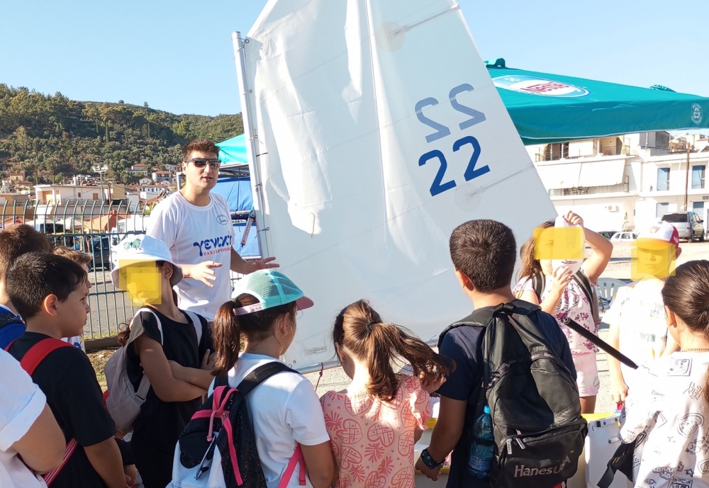 &Mu;&epsilon; &tau;&alpha; &mu;&upsilon;&sigma;&tau;&iota;&kappa;ά &pi;&omicron;&delta;&omicron;&sigma;&phi;&alpha;ί&rho;&omicron;&upsilon; &kappa;&alpha;&iota; &iota;&sigma;&tau;&iota;&omicron;&pi;&lambda;&omicron;ΐ&alpha;&sigmaf; &eta; &Eta;&mu;έ&rho;&alpha; &Sigma;&chi;&omicron;&lambda;&iota;&kappa;&omicron;ύ &Alpha;&theta;&lambda;&eta;&tau;&iota;&sigma;&mu;&omicron;ύ &sigma;&tau;&omicron; &Gamma;ύ&theta;&epsilon;&iota;&omicron;