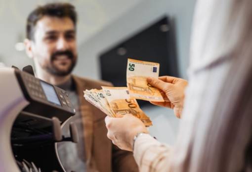 Επίδομα αδείας: Ποιοι θα δουν αύξηση φέτος