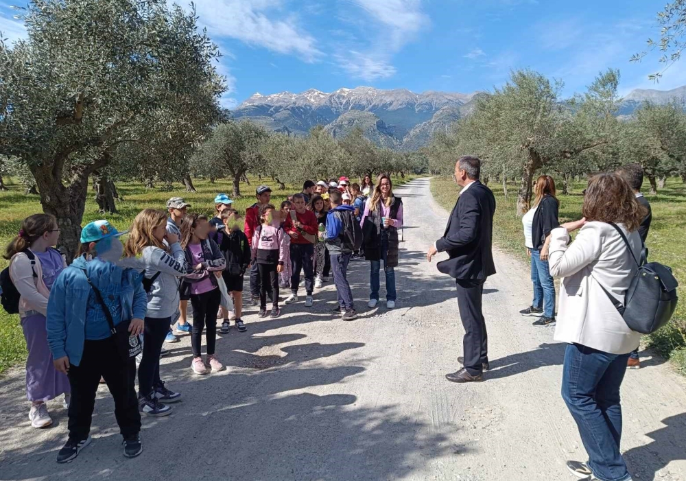 &Mu;&alpha;&theta;&eta;&tau;έ&sigmaf; &epsilon;&pi;&iota;&sigma;&kappa;έ&phi;&tau;&eta;&kappa;&alpha;&nu; &tau;&omicron; &kappa;&alpha;&tau;&alpha;&phi;ύ&gamma;&iota;&omicron; &alpha;&delta;έ&sigma;&pi;&omicron;&tau;&omega;&nu; &zeta;ώ&omega;&nu; &Sigma;&pi;ά&rho;&tau;&eta;&sigmaf;