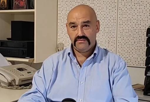 Ούτε τώρα «μασάει» τα λόγια του