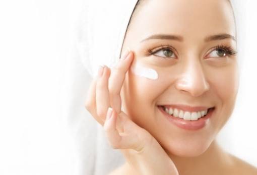 Πότε πρέπει να απλώνεις την κρέμα ματιών;