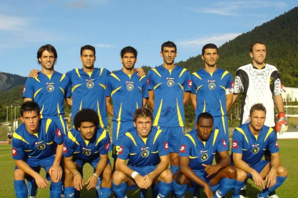 &Mu;ί&alpha; έ&rho;&chi;&epsilon;&tau;&alpha;&iota;&hellip; έ&nu;&alpha;&sigmaf; &phi;&epsilon;ύ&gamma;&epsilon;&iota;; &Eta; &Pi;&epsilon;&lambda;&omicron;&pi;ό&nu;&nu;&eta;&sigma;&omicron;&sigmaf; &sigma;&tau;&eta; Super League: