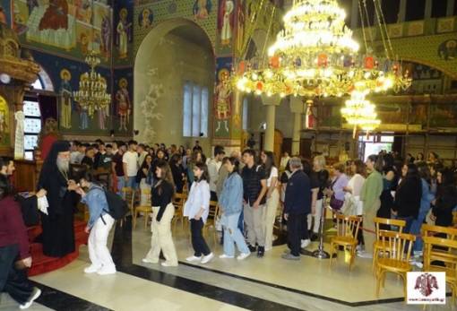Αθρόα συμμετοχή των νέων στην παράκληση ενόψει των Πανελλαδικών εξετάσεων