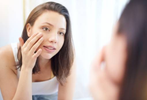 4 σημάδια ότι η ενυδατική σου δεν σου ταιριάζει