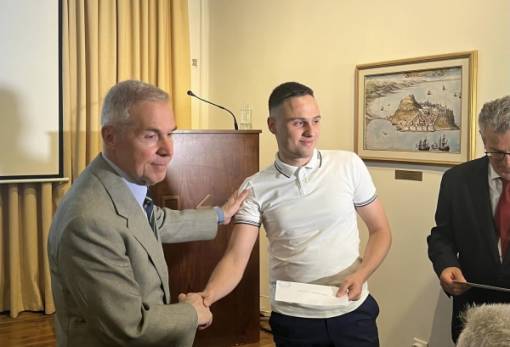 Υποτροφίες Γερουλακείου Ιδρύματος: Επιβράβευση στα Λακωνόπουλα της Ιατρικής