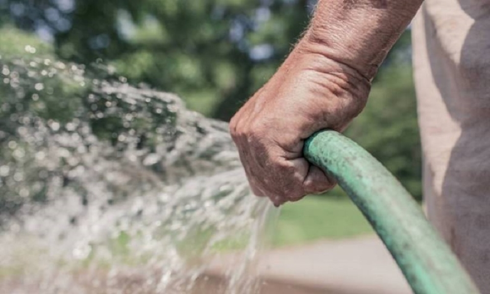 &Pi;ά&epsilon;&iota;&hellip; &sigma;&tau;&rho;ά&phi;&iota; &kappa;&alpha;&iota; &phi;έ&tau;&omicron;&sigmaf; &tau;&omicron; &nu;&epsilon;&rho;ό &sigma;&tau;&omicron;&nu; &Delta;. &Epsilon;&upsilon;&rho;ώ&tau;&alpha;