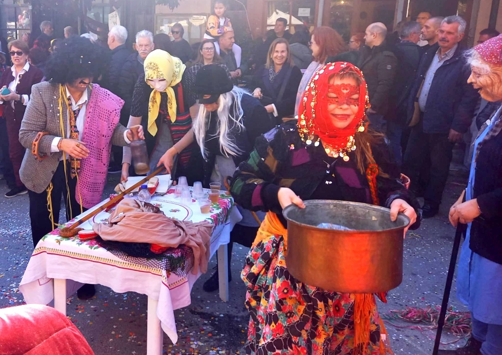 &Alpha;&nu;&alpha;&beta;ί&omega;&sigma;&eta; &pi;&alpha;&rho;ά&delta;&omicron;&sigma;&eta;&sigmaf; &kappa;&alpha;&iota; &phi;έ&tau;&omicron;&sigmaf; &sigma;&tau;&omicron; &Kappa;&alpha;&sigma;&tau;ό&rho;&iota; &mu;&epsilon; &tau;&eta; &laquo;&Mu;&omicron;&upsilon;&tau;&zeta;&omicron;&upsilon;&rho;&omicron;&delta;&epsilon;&upsilon;&tau;έ&rho;&alpha;&raquo;