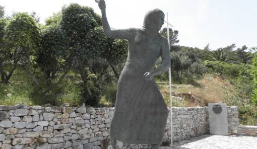 &laquo;&Omicron;&iota; &Eta;&rho;&omega;ί&delta;&epsilon;&sigmaf; &tau;&eta;&sigmaf; &Lambda;&epsilon;&upsilon;&tau;&epsilon;&rho;&iota;ά&sigmaf;&raquo; &delta;&iota;&eta;&gamma;&omicron;ύ&nu;&tau;&alpha;&iota; &tau;&omicron;&nu; &alpha;&gamma;ώ&nu;&alpha; &tau;&omicron;&upsilon;&sigmaf;