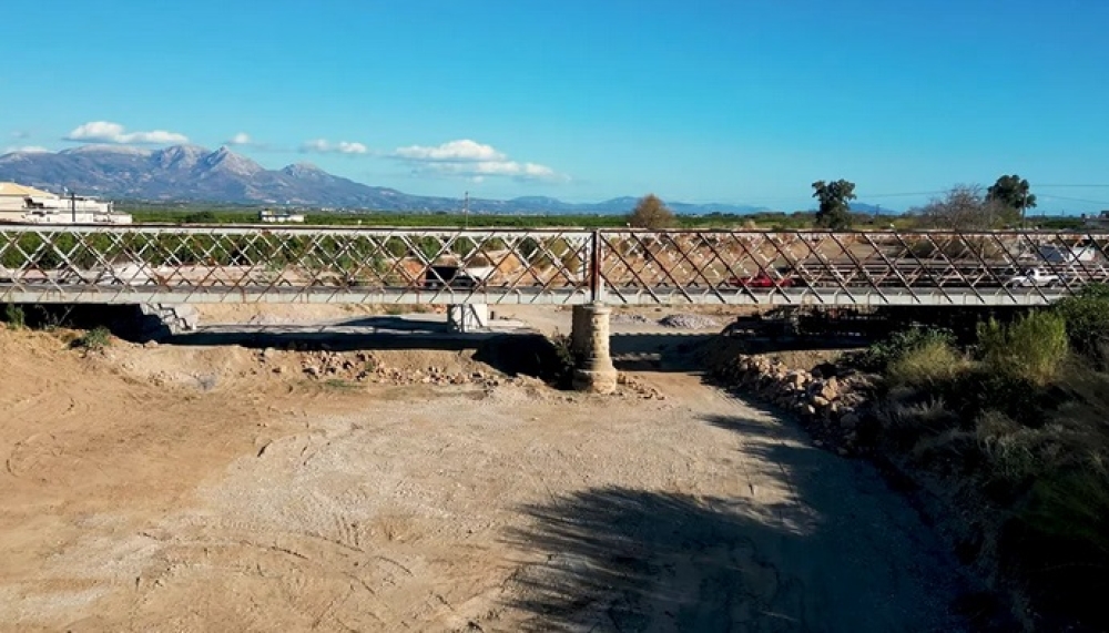 &Sigma;&upsilon;&nu;&tau;&eta;&rho;&omicron;ύ&nu;&tau;&alpha;&iota; έ&rho;&gamma;&alpha; &epsilon;&nu;&tau;ό&sigmaf; &kappa;&omicron;ί&tau;&eta;&sigmaf; &pi;&omicron;&tau;&alpha;&mu;ώ&nu;-&chi;&epsilon;&iota;&mu;ά&rho;&rho;&omega;&nu; &sigma;&tau;&omicron;&nu; &Delta;. &Epsilon;&upsilon;&rho;ώ&tau;&alpha;