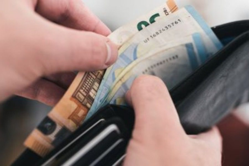 &Omicron;&iota; &pi;&lambda;&eta;&rho;&omega;&mu;έ&sigmaf; &alpha;&pi;ό &tau;&omicron;&nu; e-&Epsilon;&Phi;&Kappa;&Alpha; &kappa;&alpha;&iota; &tau;&eta; &Delta;&Upsilon;&Pi;&Alpha; έ&omega;&sigmaf; &tau;&iota;&sigmaf; 19 &Delta;&epsilon;&kappa;&epsilon;&mu;&beta;&rho;ί&omicron;&upsilon;