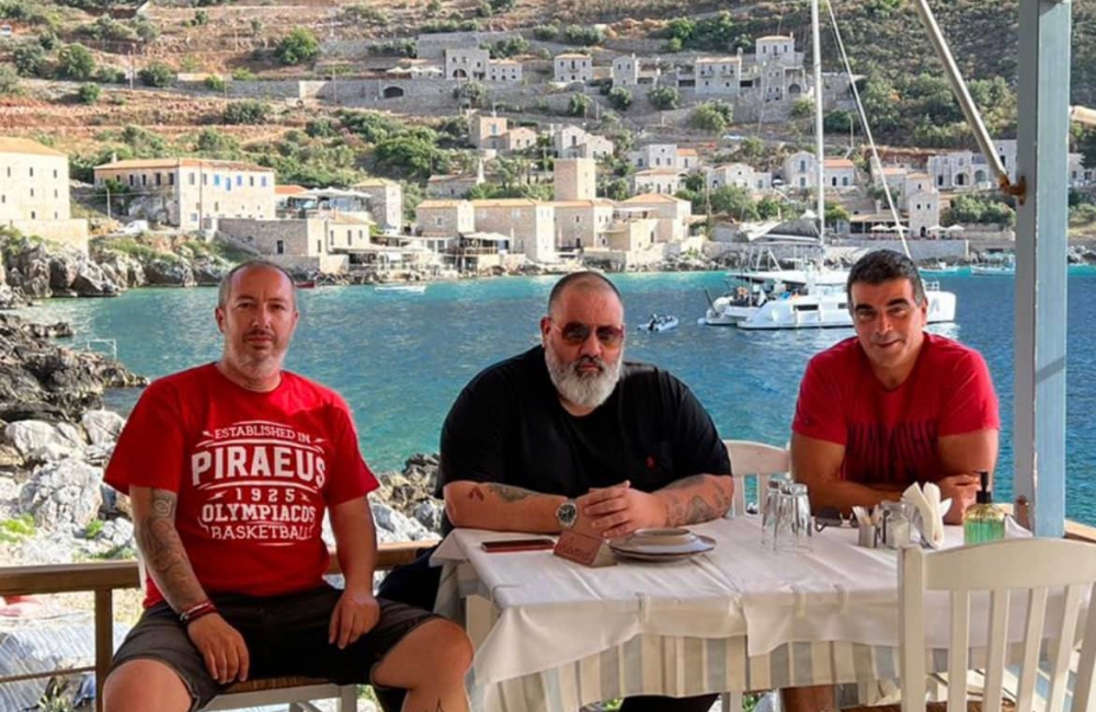 &Mu;ά&zeta;&omega;&xi;&eta; &pi;&alpha;&rho;&alpha;&gamma;ό&nu;&tau;&omega;&nu; &sigma;&tau;&eta; &Mu;ά&nu;&eta;&hellip;