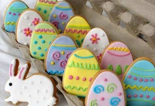 Παρασκευή πασχαλινών μπισκότων με τον Χρ. Βέργαδο στη Βαμβακού