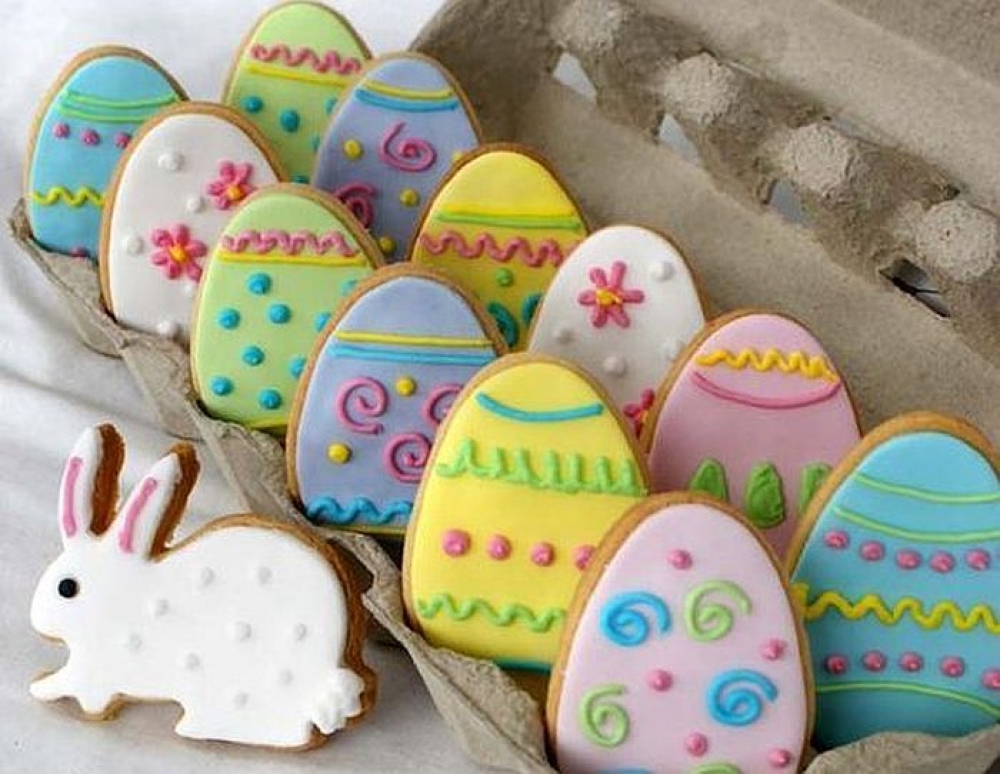 &Pi;&alpha;&rho;&alpha;&sigma;&kappa;&epsilon;&upsilon;ή &pi;&alpha;&sigma;&chi;&alpha;&lambda;&iota;&nu;ώ&nu; &mu;&pi;&iota;&sigma;&kappa;ό&tau;&omega;&nu; &mu;&epsilon; &tau;&omicron;&nu; &Chi;&rho;. &Beta;έ&rho;&gamma;&alpha;&delta;&omicron; &sigma;&tau;&eta; &Beta;&alpha;&mu;&beta;&alpha;&kappa;&omicron;ύ