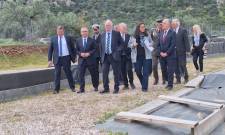 &Sigma;&tau;&eta;&nu; &Alpha;&rho;&kappa;&alpha;&delta;ί&alpha; &kappa;&alpha;&iota; &tau;&eta;&nu; έ&pi;&alpha;&upsilon;&lambda;&eta; &tau;&omicron;&upsilon; &Eta;&rho;ώ&delta;&eta; &Alpha;&tau;&tau;&iota;&kappa;&omicron;ύ &omicron; &Pi;&rho;ό&epsilon;&delta;&rho;&omicron;&sigmaf; &tau;&eta;&sigmaf; &Delta;&eta;&mu;&omicron;&kappa;&rho;&alpha;&tau;ί&alpha;&sigmaf;