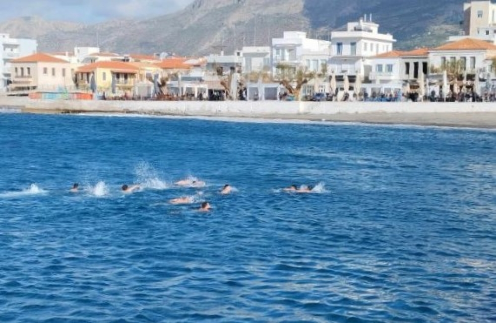 &Lambda;&alpha;&mu;&pi;&rho;ό&sigmaf; &omicron; &epsilon;&omicron;&rho;&tau;&alpha;&sigma;&mu;ό&sigmaf; &tau;&omega;&nu; &Theta;&epsilon;&omicron;&phi;&alpha;&nu;&epsilon;ί&omega;&nu; &sigma;&tau;&eta; &Nu;&epsilon;ά&pi;&omicron;&lambda;&eta;