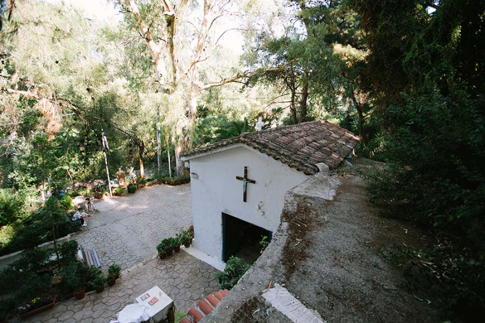 &Omicron; &pi;&alpha;&sigma;ά&sigmaf;, &omicron;&iota; &kappa;&alpha;&lambda;ό&gamma;&rho;&iota;&epsilon;&sigmaf; &kappa;&alpha;&iota; &eta; &Pi;&alpha;&nu;&alpha;&gamma;ί&alpha; &eta; &Chi;&epsilon;&lambda;&iota;&delta;&omicron;&nu;&omicron;ύ&sigma;&alpha;[1] (&Alpha;&theta;ή&nu;&alpha;)