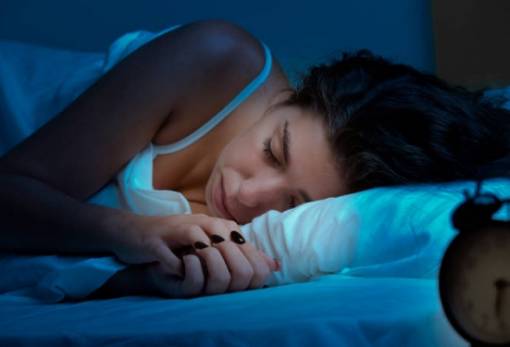 Αυτές είναι οι τροφές που «μπλοκάρουν» τον ύπνο μας