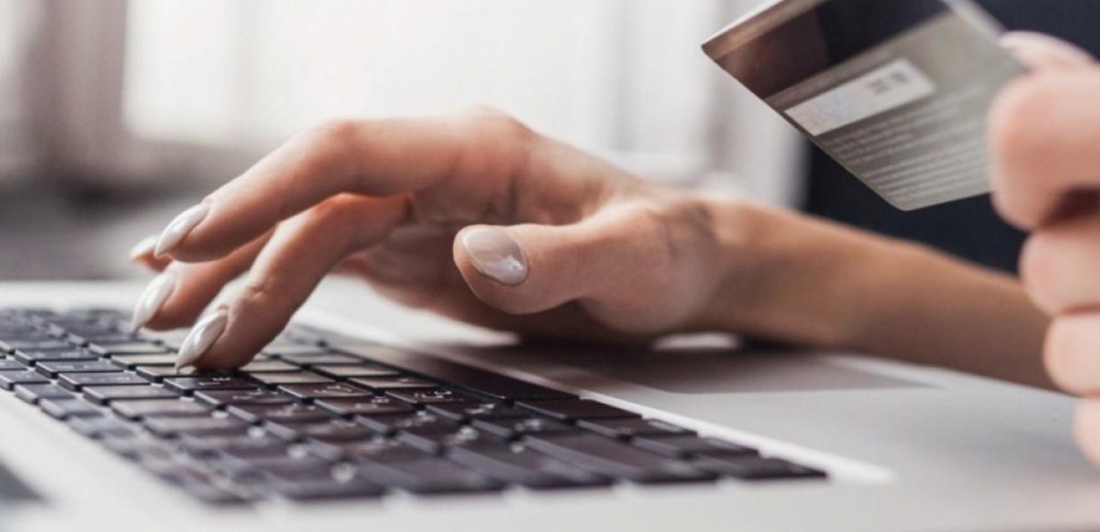 &Sigma;&tau;&alpha; &laquo;&delta;ί&chi;&tau;&upsilon;&alpha;&raquo; &alpha;&pi;&alpha;&tau;&epsilon;ώ&nu;&omega;&nu; &epsilon;&pi;&iota;&chi;&epsilon;&iota;&rho;&eta;&mu;&alpha;&tau;ί&epsilon;&sigmaf; &kappa;&alpha;&iota; &nu;&omicron;&iota;&kappa;&omicron;&kappa;&upsilon;&rho;&iota;ά &sigma;&tau;&eta; &Lambda;&alpha;&kappa;&omega;&nu;ί&alpha;