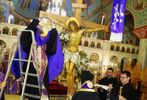 Σε συγκινησιακό κλίμα η Αποκαθήλωση στον ΙΝ Οσίου Νίκωνος