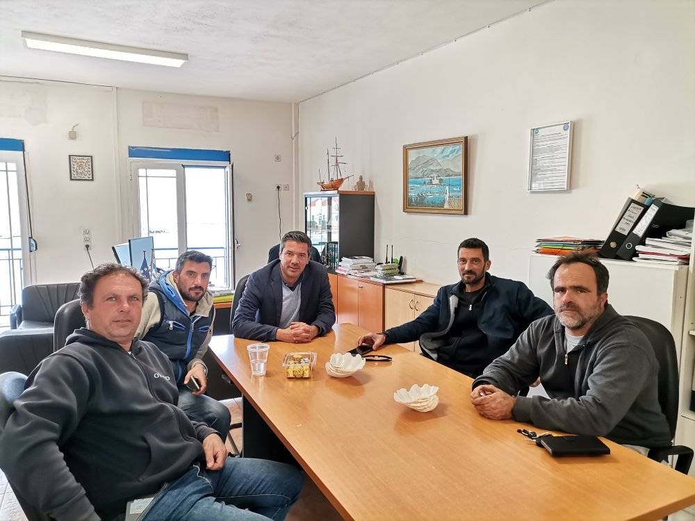 Έ&beta;&alpha;&lambda;&epsilon; ά&mu;&epsilon;&sigma;&alpha; &pi;&lambda;ώ&rho;&eta; &omicron; &laquo;&kappa;&alpha;&pi;&epsilon;&tau;ά&nu;&iota;&omicron;&sigmaf;&raquo; &Alpha;&gamma;&gamma;. &Tau;&sigma;&iota;&rho;&iota;&gamma;&omega;&tau;ά&kappa;&eta;&sigmaf;