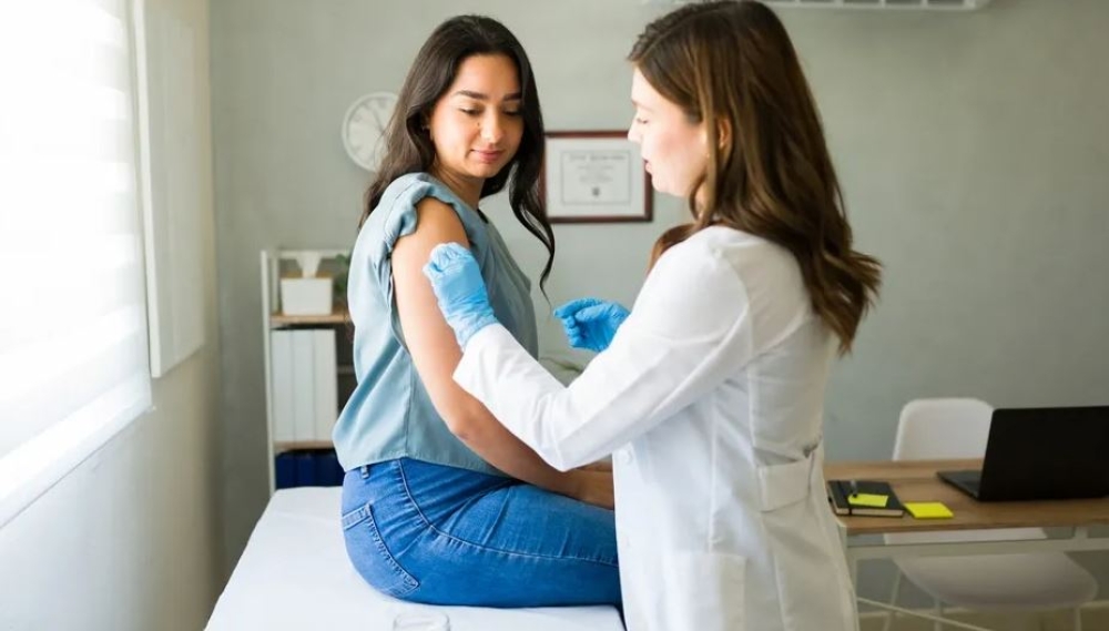 HPV: &Epsilon;&mu;&beta;&omicron;&lambda;&iota;&alpha;&sigma;&mu;έ&nu;&omicron;&iota; &mu;ό&nu;&omicron; &omicron;&iota; 6 &sigma;&tau;&omicron;&upsilon;&sigmaf; 10 &phi;&omicron;&iota;&tau;&eta;&tau;έ&sigmaf;