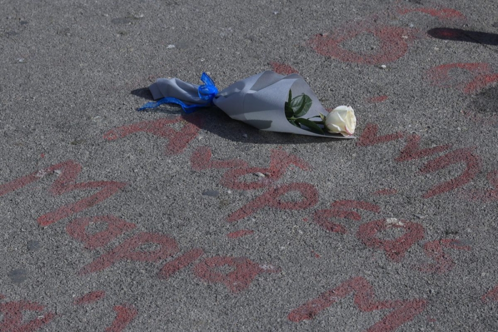 &Omicron; &lambda;&alpha;ό&sigmaf; &upsilon;&psi;ώ&nu;&epsilon;&iota; &alpha;&nu;ά&sigma;&tau;&eta;&mu;&alpha; &alpha;&pi;έ&nu;&alpha;&nu;&tau;&iota; &sigma;&tau;&eta;&nu; &kappa;&upsilon;&beta;έ&rho;&nu;&eta;&sigma;&eta; &kappa;&alpha;&iota; &alpha;&pi;&alpha;&iota;&tau;&epsilon;ί &laquo;&omicron;&xi;&upsilon;&gamma;ό&nu;&omicron;&raquo;